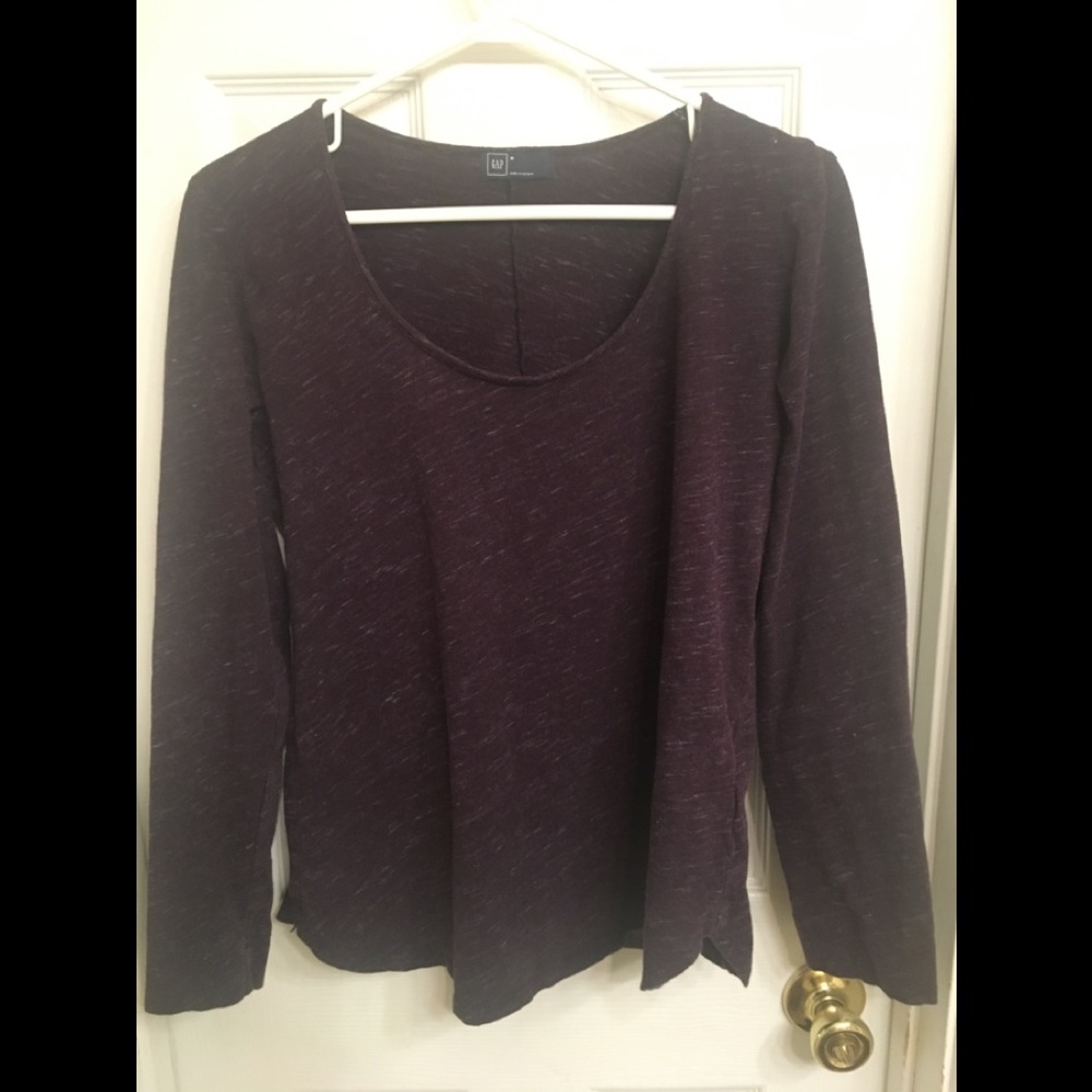 Long-sleeved Gap T